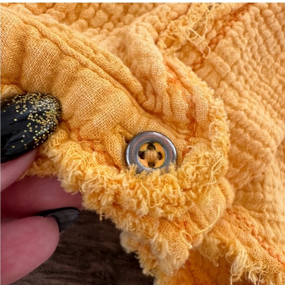 We the Free Summer Daydream Buttondown - Picture 10 of 10